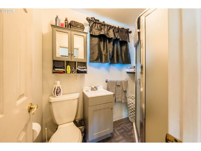 1017 Ne LAKE Dr, Lincoln City, OR 97367