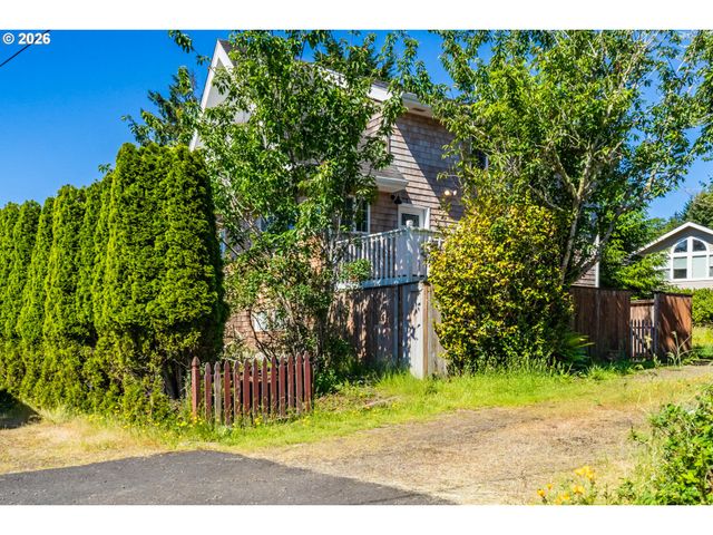 1017 Ne LAKE Dr, Lincoln City, OR 97367