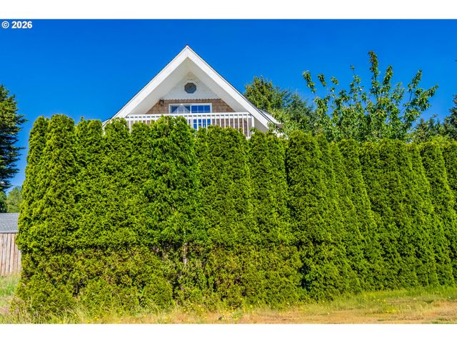 1017 Ne LAKE Dr, Lincoln City, OR 97367