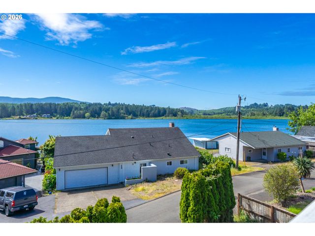 1017 Ne LAKE Dr, Lincoln City, OR 97367