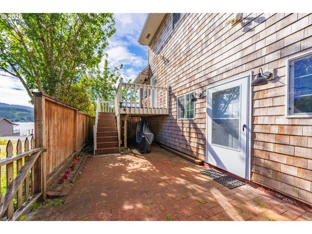 1017 Ne LAKE Dr, Lincoln City, OR 97367