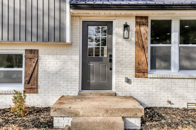 115 James Dr, Clarksville, TN 37042