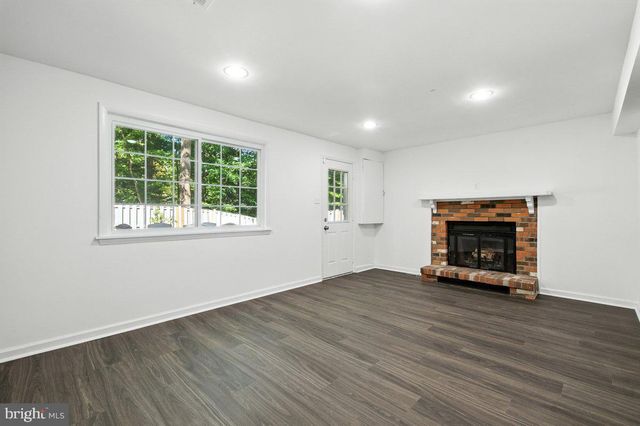 8015 STEEPLE CHASE CT, Springfield, VA 22153