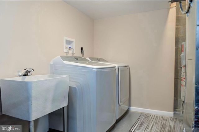 8015 STEEPLE CHASE CT, Springfield, VA 22153