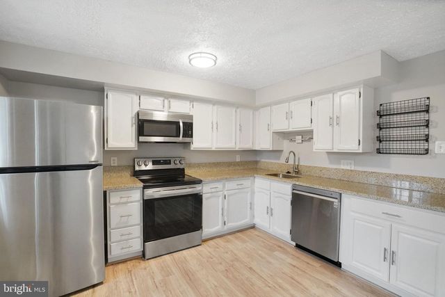 8015 STEEPLE CHASE CT, Springfield, VA 22153