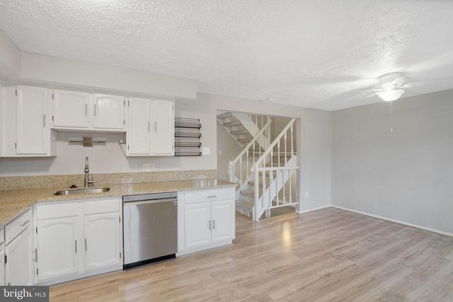 8015 STEEPLE CHASE CT, Springfield, VA 22153