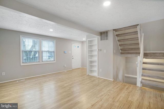 8015 STEEPLE CHASE CT, Springfield, VA 22153