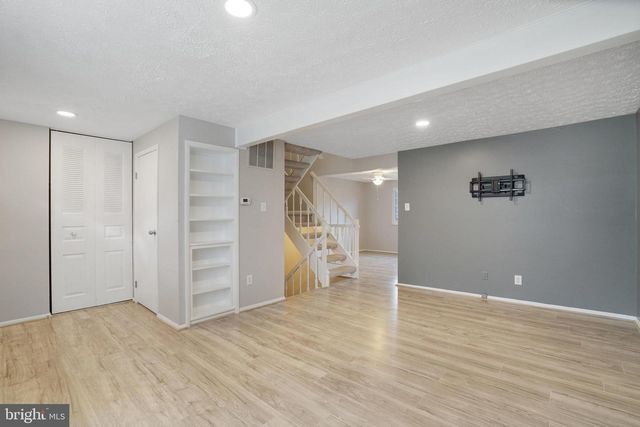 8015 STEEPLE CHASE CT, Springfield, VA 22153