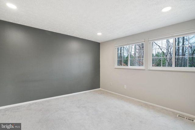 8015 STEEPLE CHASE CT, Springfield, VA 22153