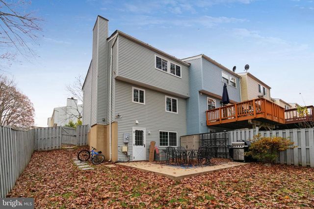 8015 STEEPLE CHASE CT, Springfield, VA 22153