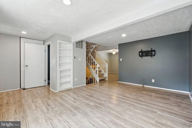 8015 STEEPLE CHASE CT, Springfield, VA 22153