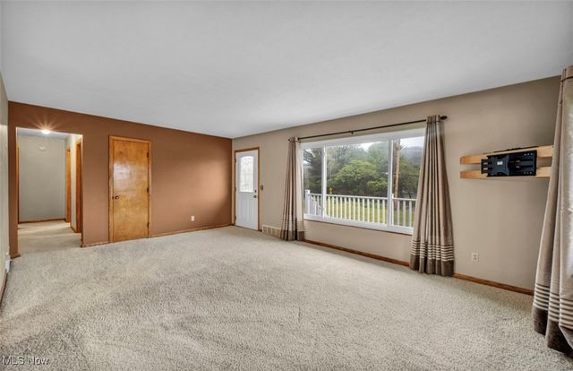 5052 Arlington Road, Green, OH 44720