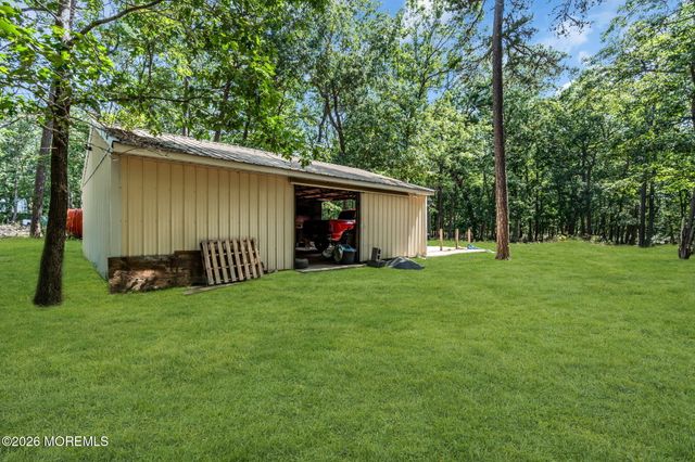 571 Whitecomb Avenue, Jackson, NJ 08527