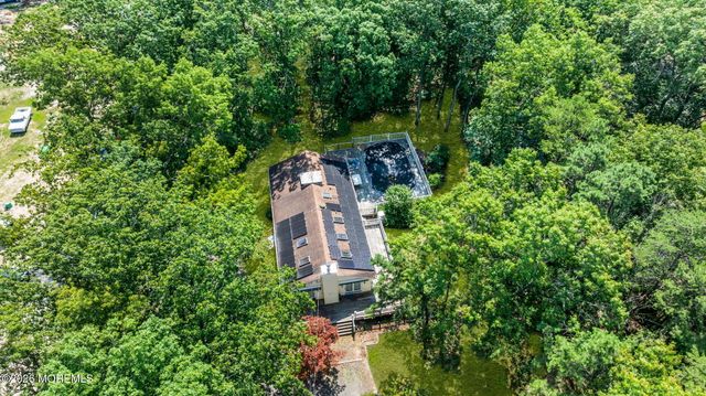 571 Whitecomb Avenue, Jackson, NJ 08527