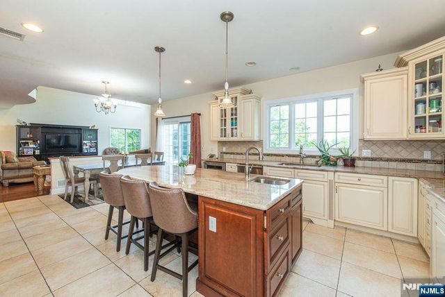 68 Eileen, Cedar Grove, NJ 07009