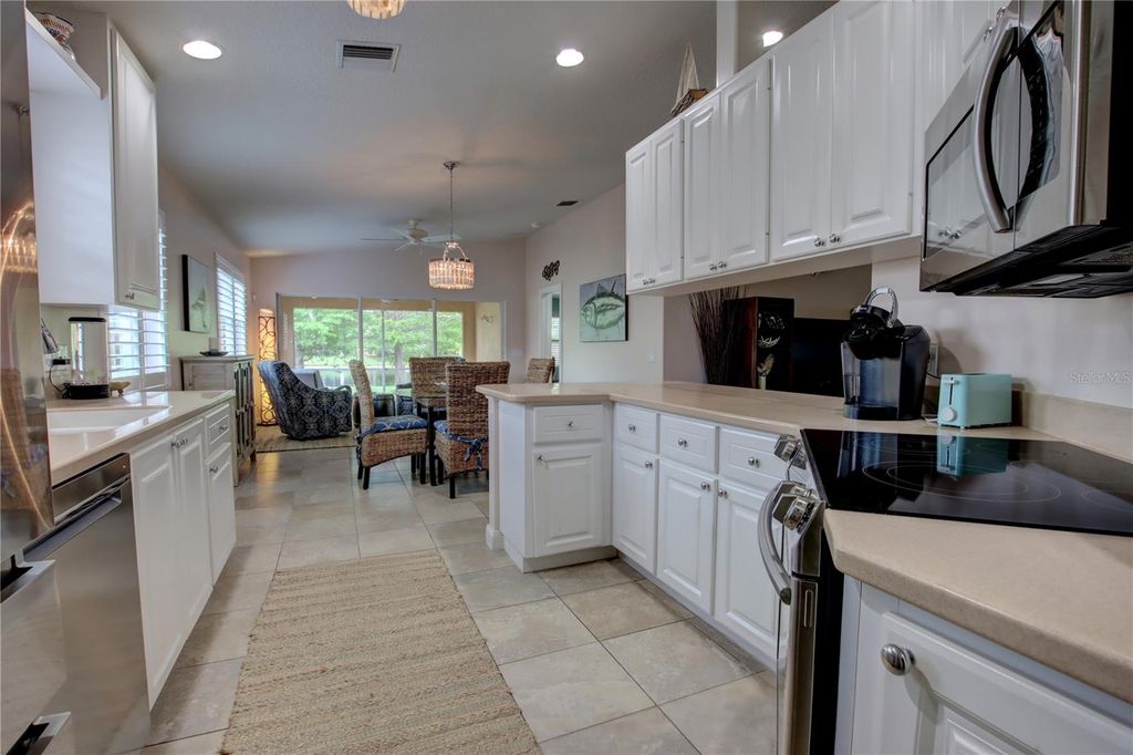 Image 17 of property listing at 11801 FAN TAIL LANE, Orlando, FL 32827
