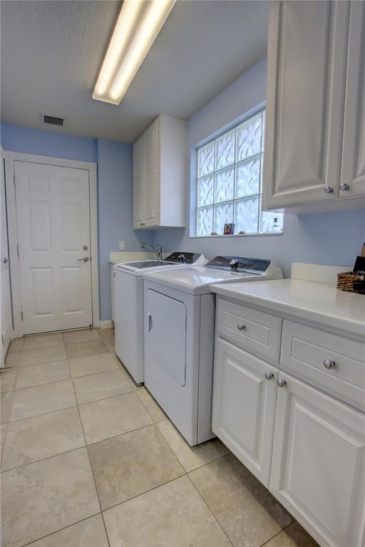 Image 25 of property listing at 11801 FAN TAIL LANE, Orlando, FL 32827