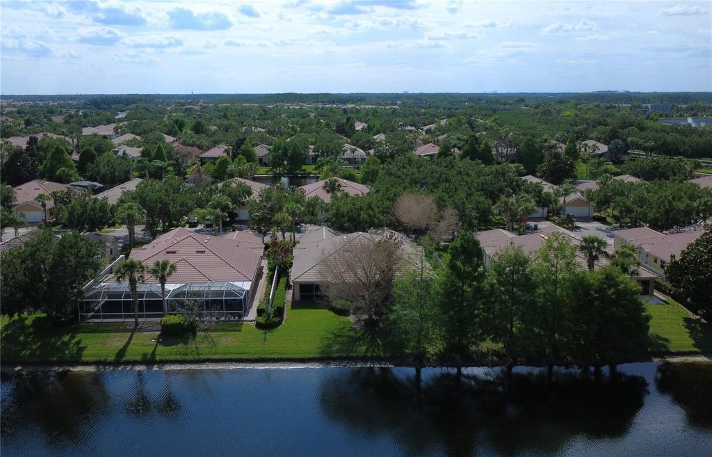 Image 8 of property listing at 11801 FAN TAIL LANE, Orlando, FL 32827