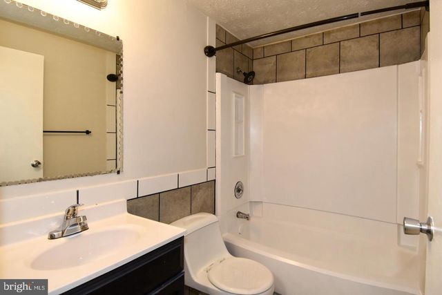 1652 THENIA PL, Woodbridge, VA 22192