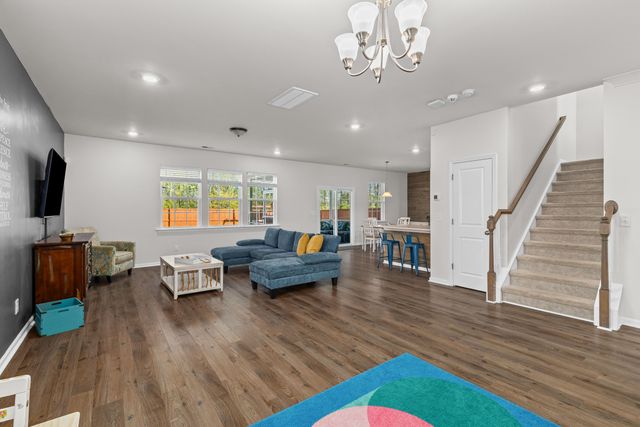 511 Singing Bush Avenue, Summerville, SC 29486