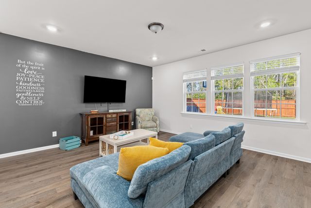 511 Singing Bush Avenue, Summerville, SC 29486