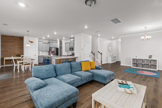 511 Singing Bush Avenue, Summerville, SC 29486