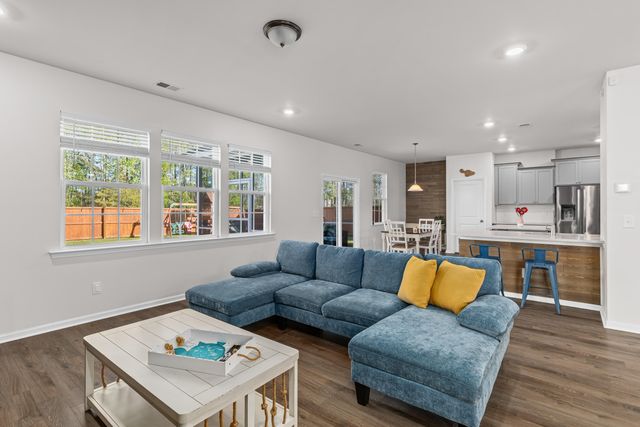 511 Singing Bush Avenue, Summerville, SC 29486