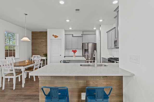 511 Singing Bush Avenue, Summerville, SC 29486