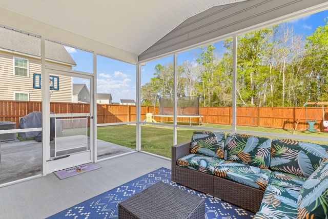 511 Singing Bush Avenue, Summerville, SC 29486