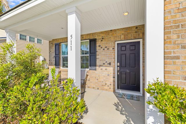 511 Singing Bush Avenue, Summerville, SC 29486