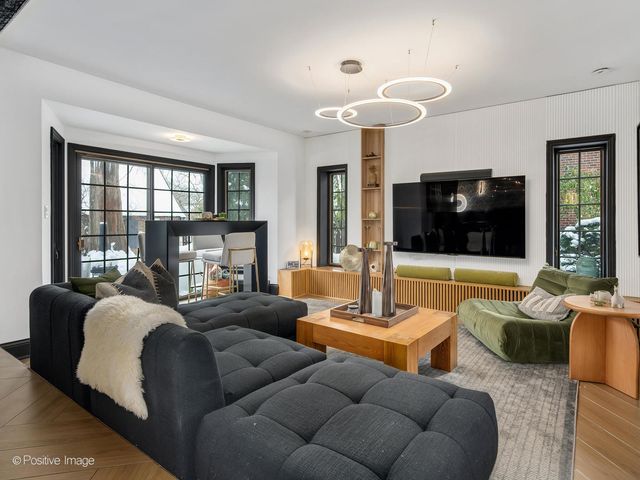 231 S Arlington Avenue, Elmhurst, IL 60126