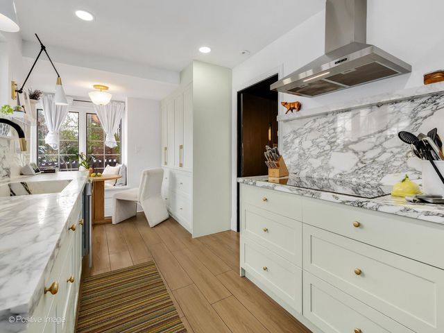 231 S Arlington Avenue, Elmhurst, IL 60126