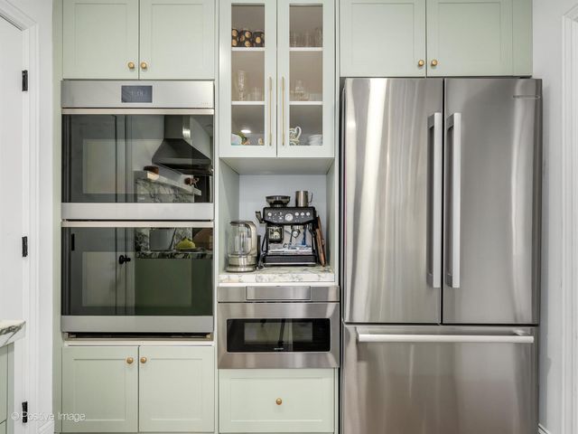 231 S Arlington Avenue, Elmhurst, IL 60126