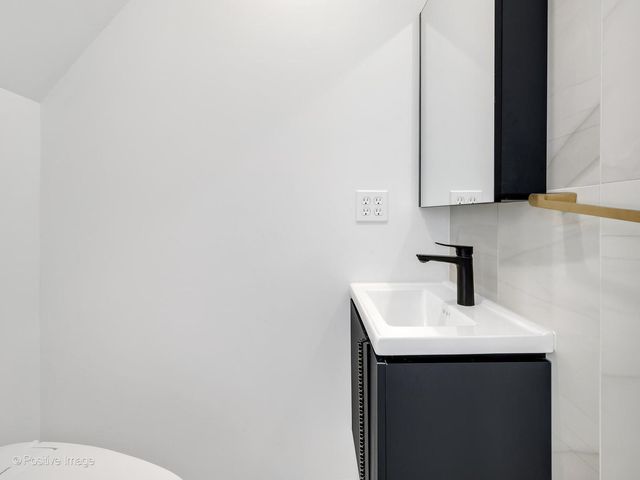 231 S Arlington Avenue, Elmhurst, IL 60126