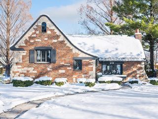 231 S Arlington Avenue, Elmhurst, IL 60126