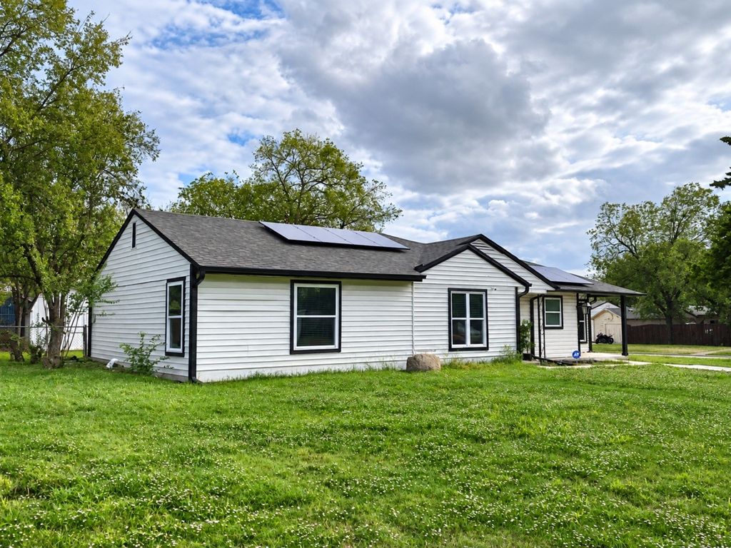 709 SW Dallas Street, Grand Prairie, TX 75051 — photo 4
