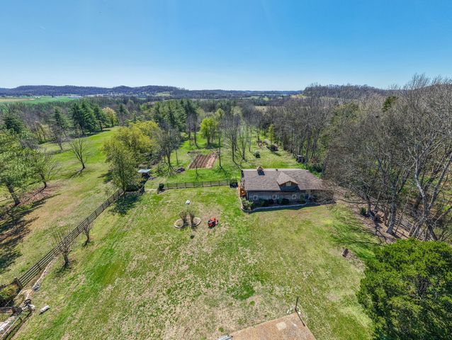 1889 W Harpeth Rd, Franklin, TN 37064