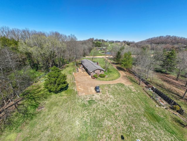 1889 W Harpeth Rd, Franklin, TN 37064