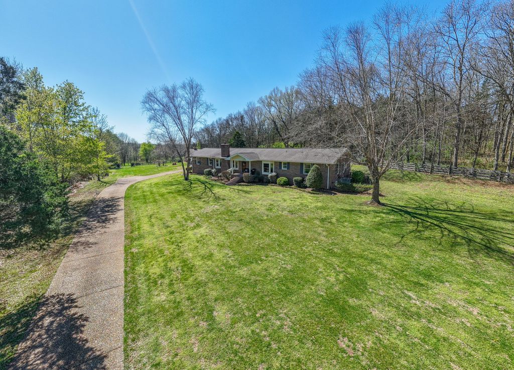 1889 W Harpeth Rd, Franklin, TN 37064