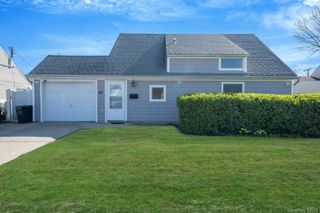 45 Cobalt Lane, Westbury, NY 11590