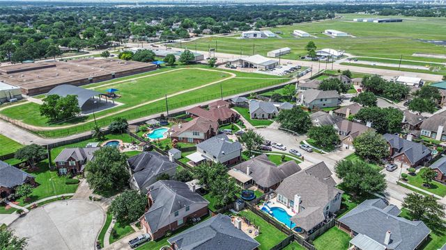 10510 Eagle Rock Court, La Porte, TX 77571