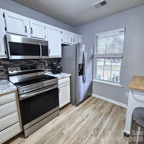 8291 Golf Ridge Drive, Charlotte, NC 28277