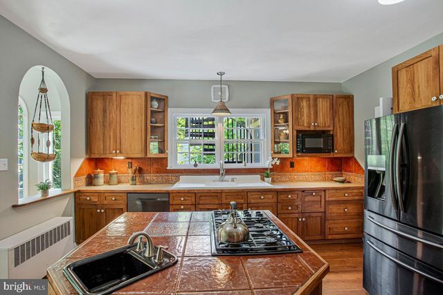 4212 LONGFELLOW ST, Hyattsville, MD 20781