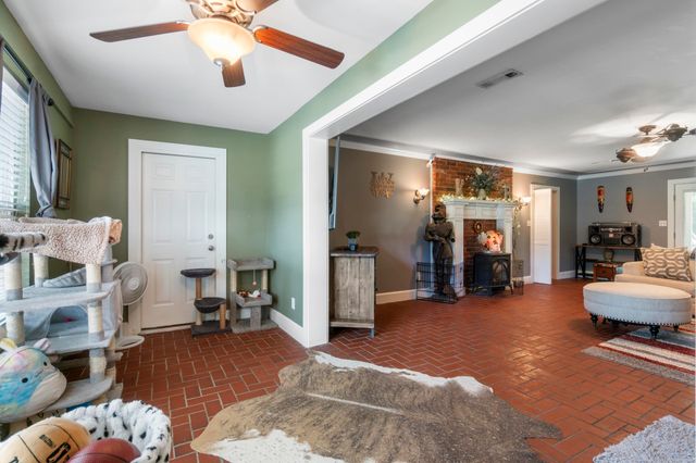 16 Woodcrest, Searcy, AR 72143