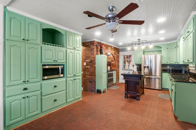 16 Woodcrest, Searcy, AR 72143