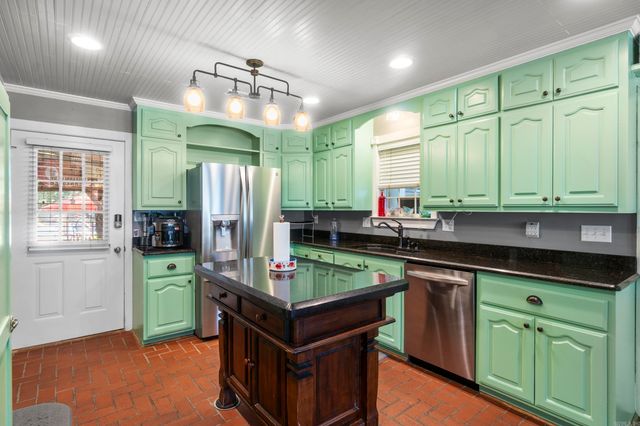 16 Woodcrest, Searcy, AR 72143