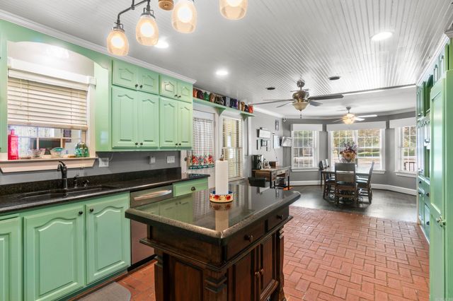 16 Woodcrest, Searcy, AR 72143