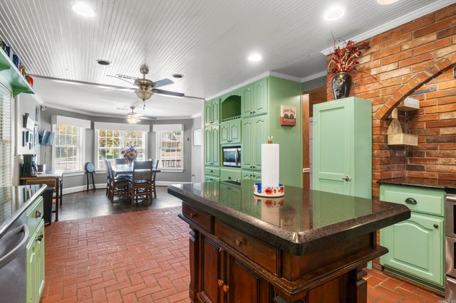 16 Woodcrest, Searcy, AR 72143