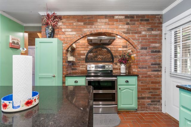 16 Woodcrest, Searcy, AR 72143