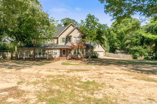 16 Woodcrest, Searcy, AR 72143